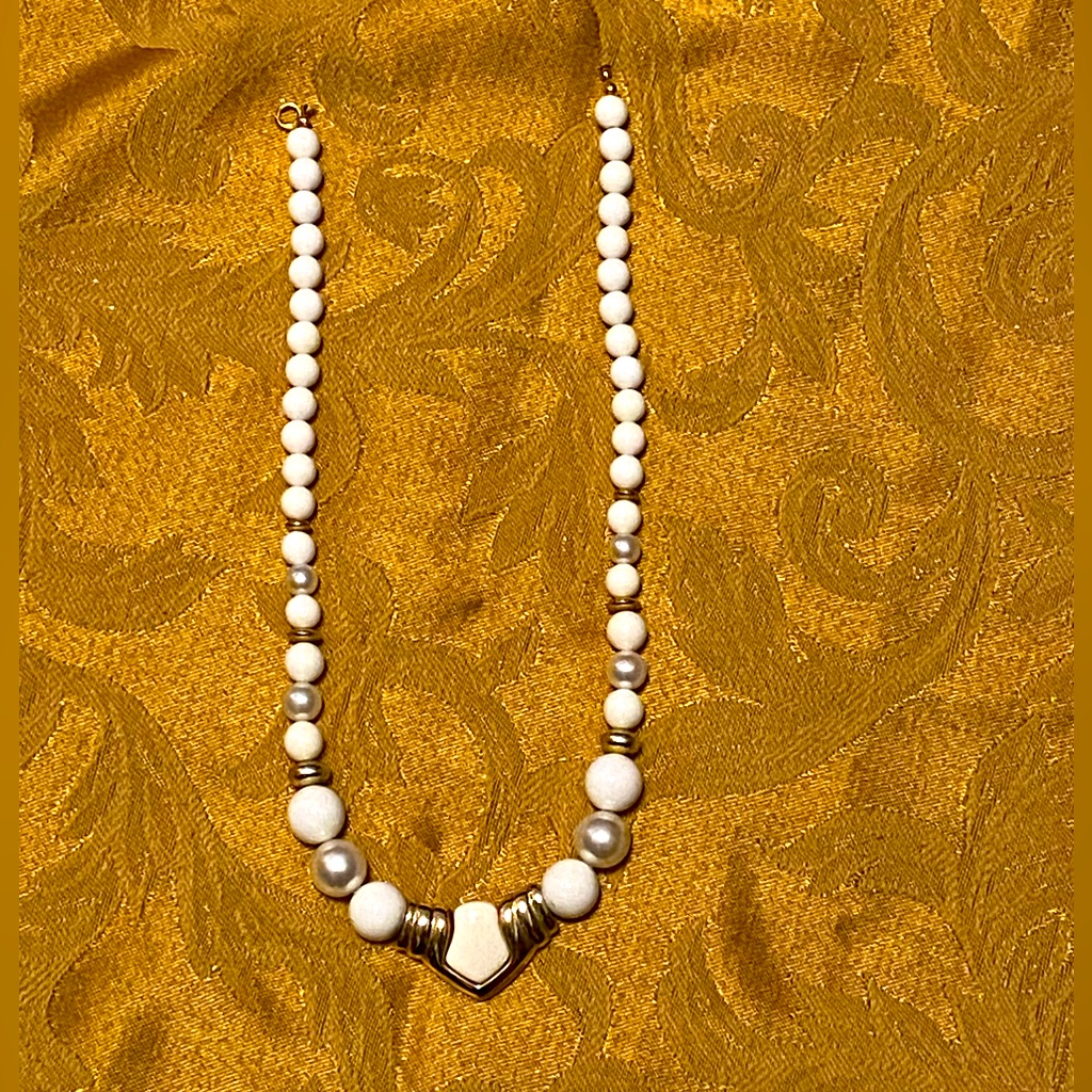 Vintage White Gold Bead Necklace 12$